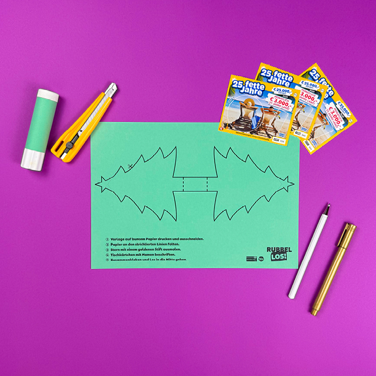 Ein Bild mit Schablone, Cutter, Kleber, Stifte und Rubbellose. 