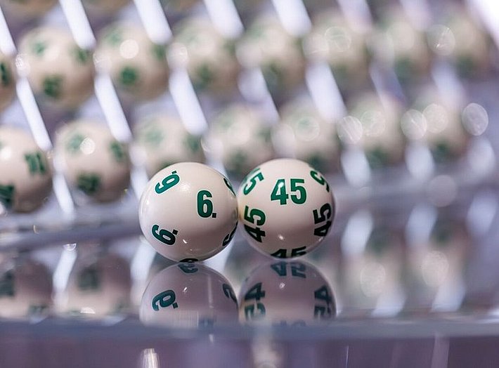 Nahaufnahme Lotto Kugeln