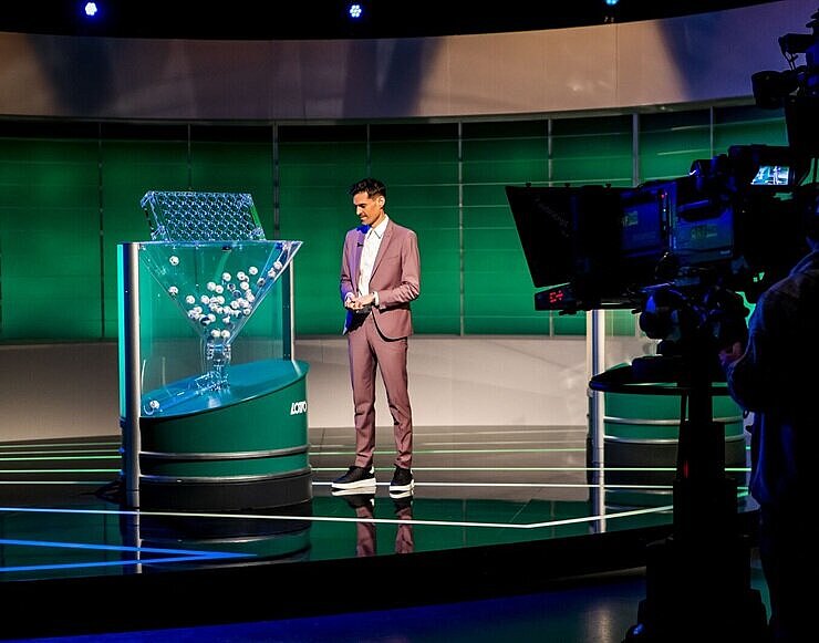 Lotto-Moderator Ralph Huber-Blechinger im ORF Lotto-Studio